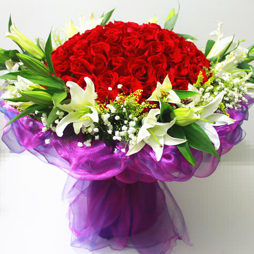 炙熱-99枝紅玫瑰 外圍百合 花束
