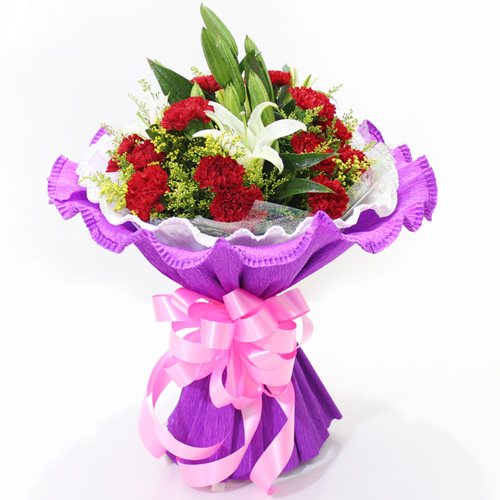 盛情滿滿-19朵紅色康乃馨+2枝多頭白百合 花束