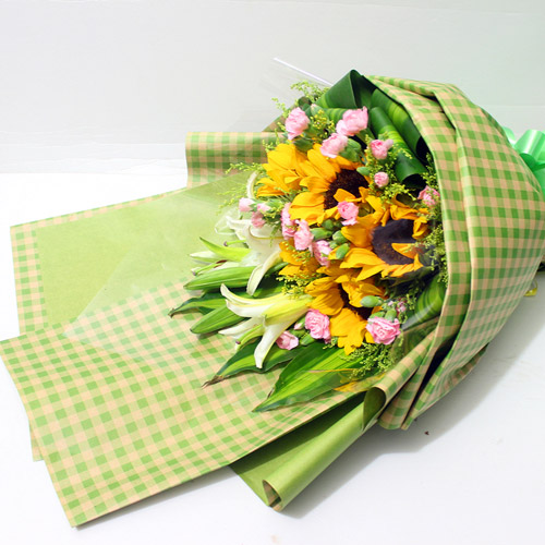 一路向陽(yáng)-5朵向日葵+3枝多頭白百合 花束